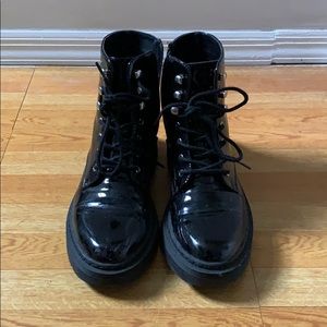 Size 7 women’s boots from forever 21